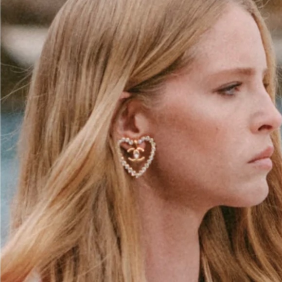 Auth BNIB Chanel 23C Crystal Heart Large Earrings - Picture 6 of 9